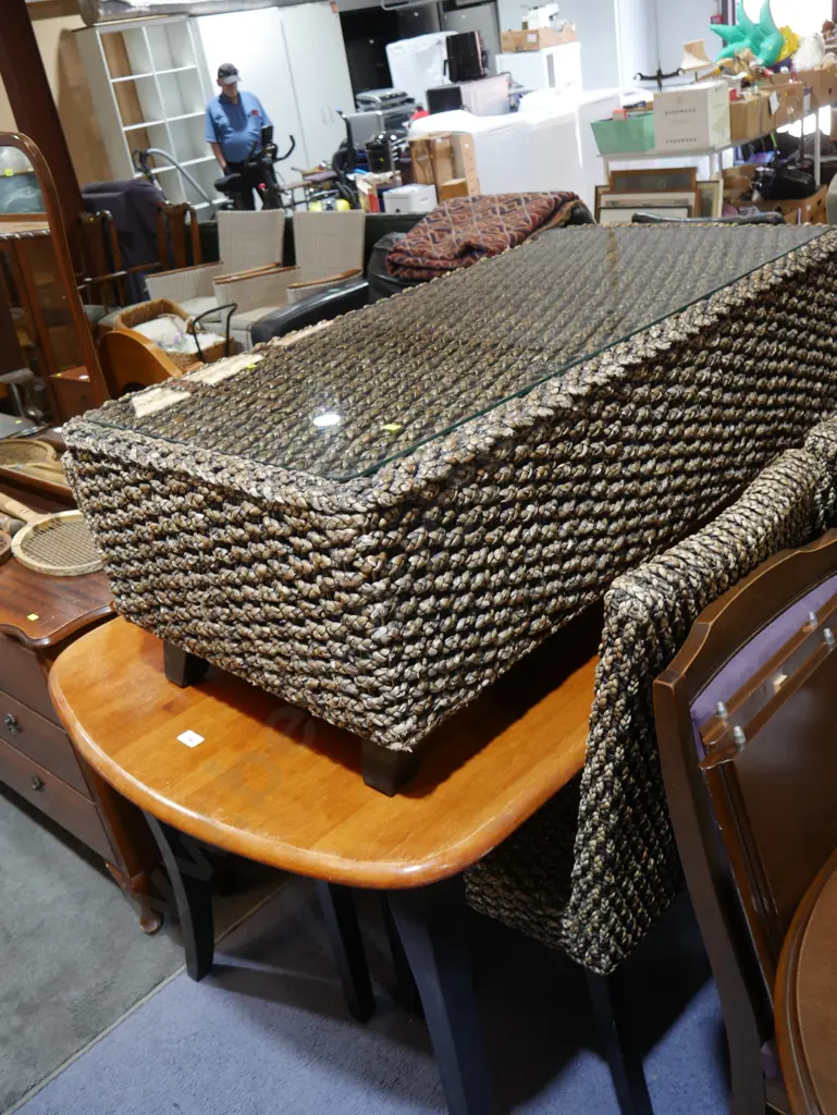 Dining table, four chairs, and coffee table Image 1++