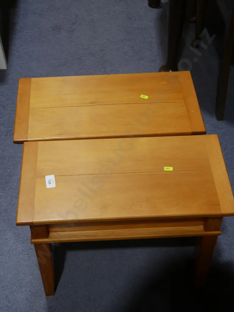 Pair of side tables Image 1++