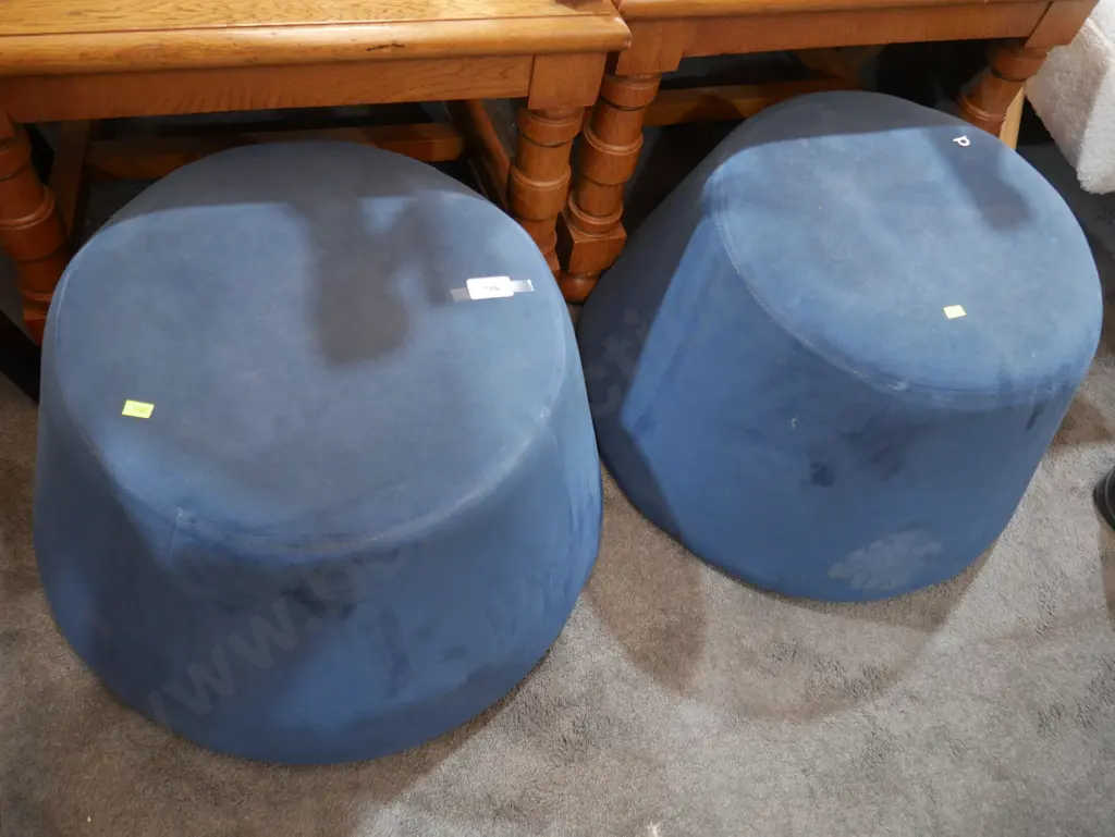 Pair of footstools Image 1++