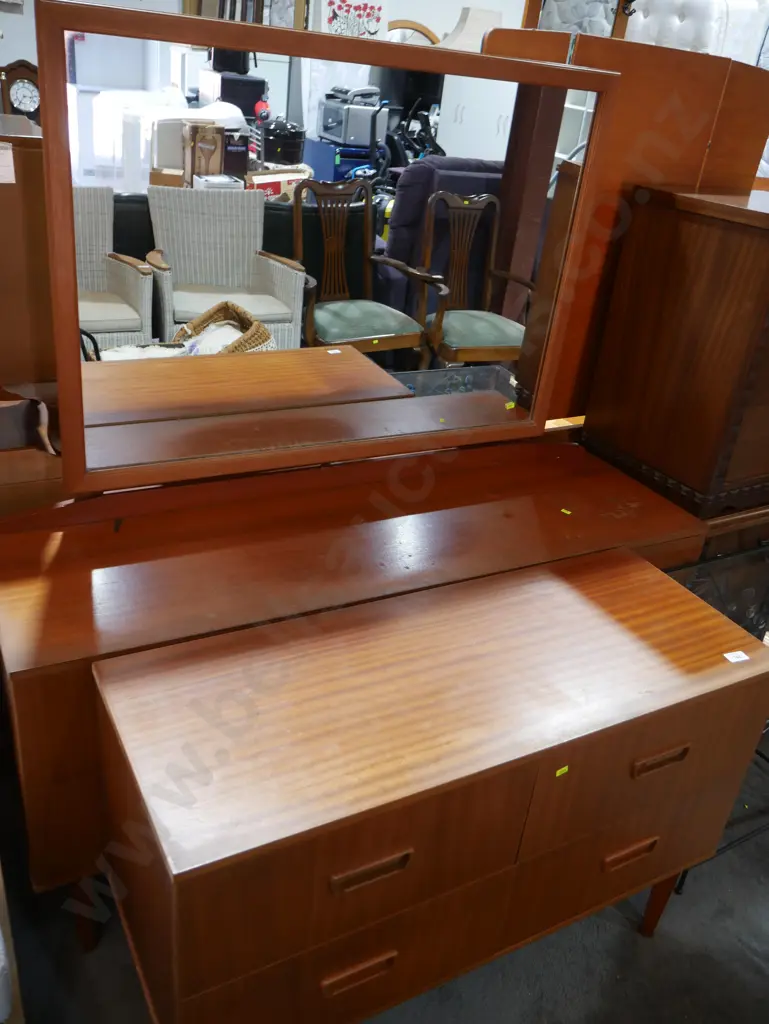 Two-piece bedroom suite Image 1++