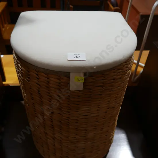 Wicker laundry hamper