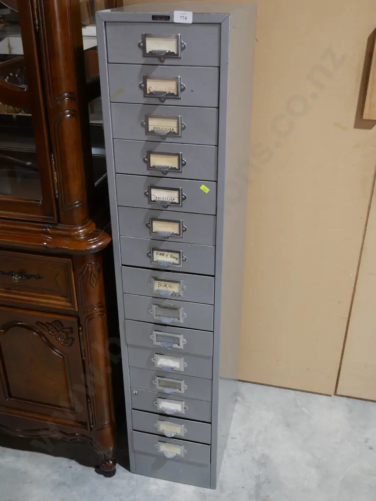 Tall filing drawers Image 1++