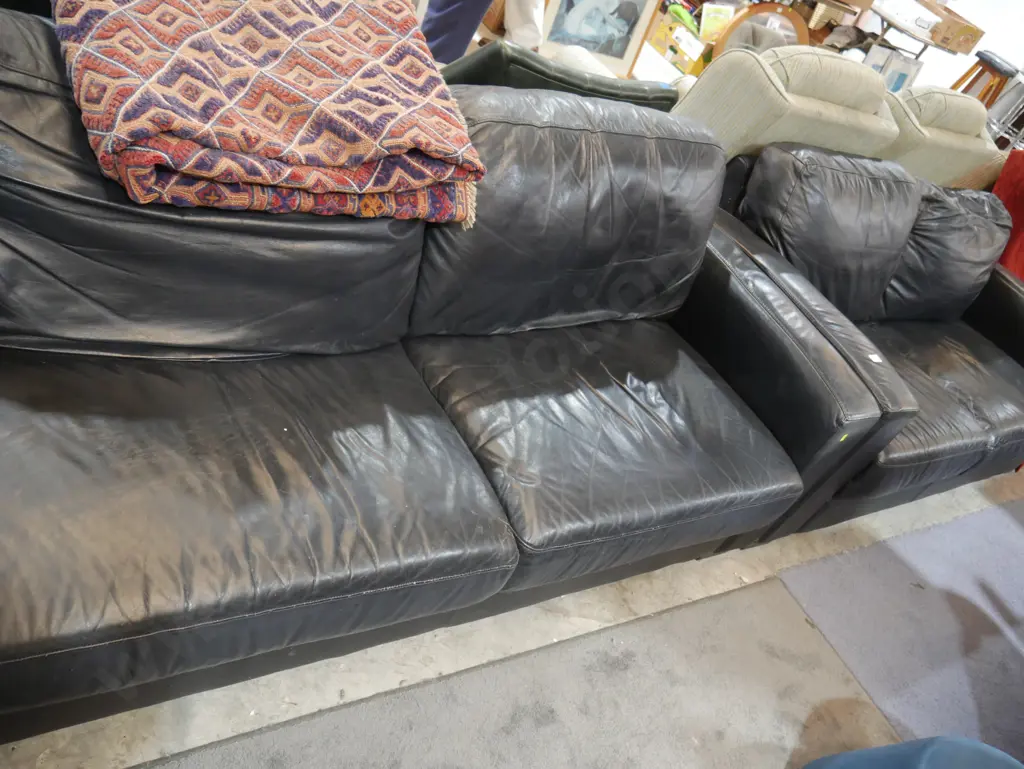 Two-piece black leather settees Image 1++