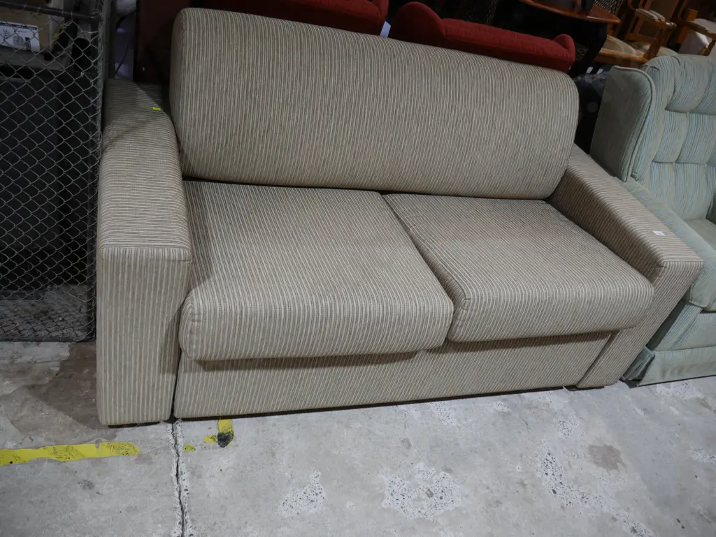 Two-seater settee Image 1++