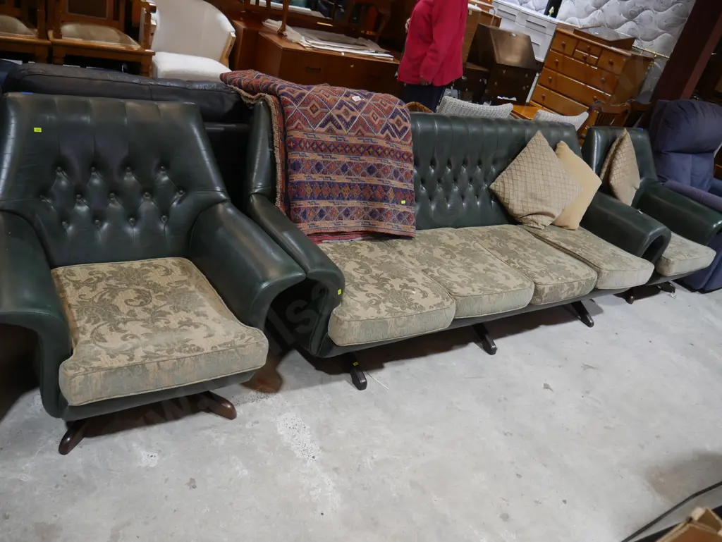Three piece green retro lounge suite Image 1++