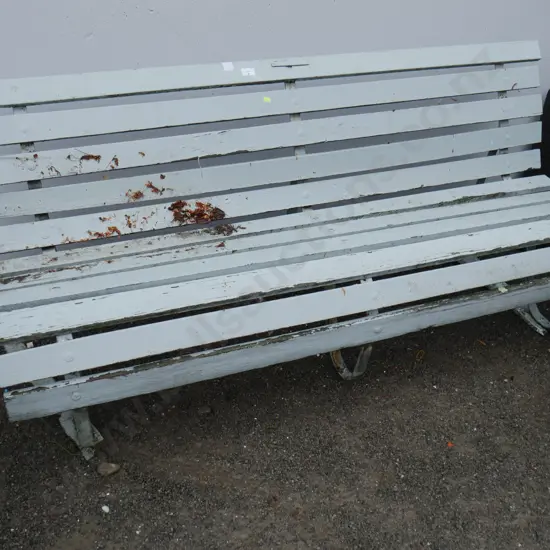 Outdoor bench seat