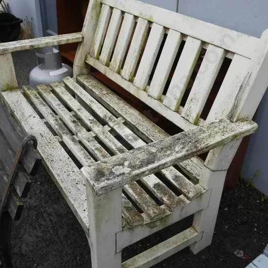 Outdoor bench seat