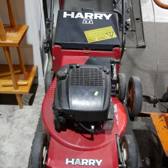 Harry lawn mower