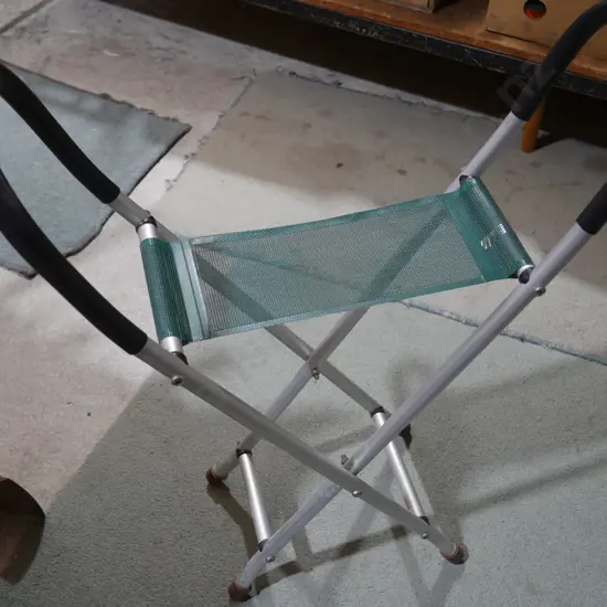 Folding seat
