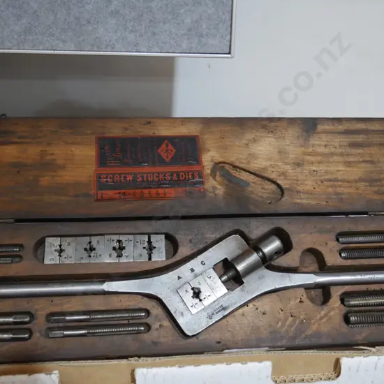 Tap and die set