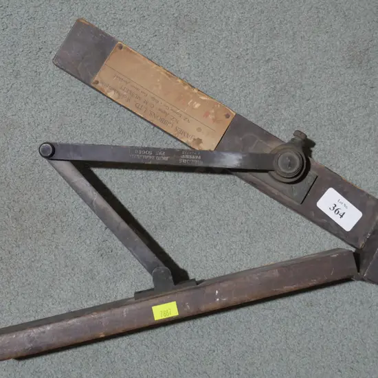 Window hinge display