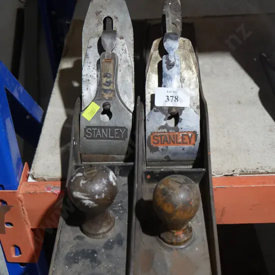 2 wood planes