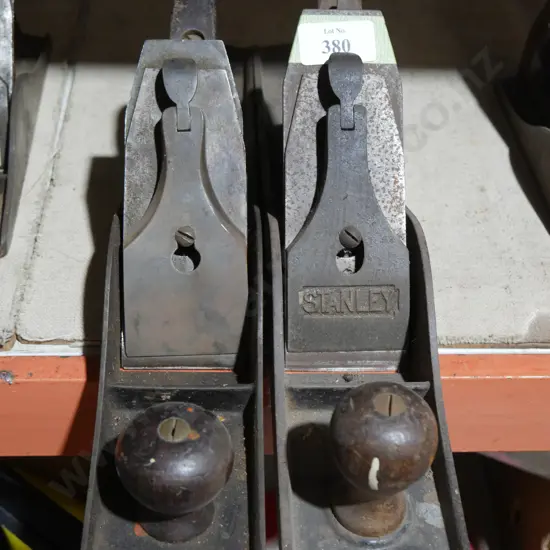 2 wood planes
