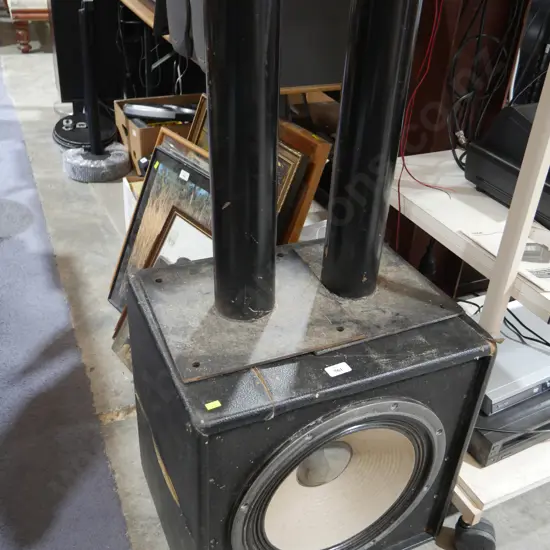 Large speaker & 2 stands