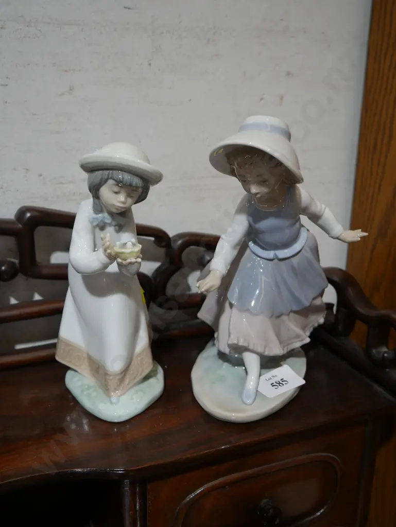 2 x Nao by Lladro figurines Image 1++