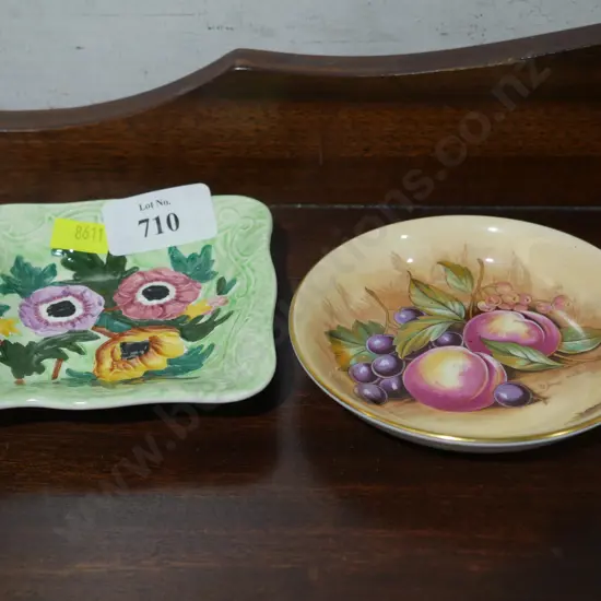 2 small china dishes