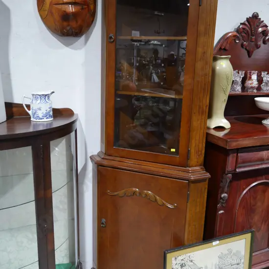 Corner display cabinet