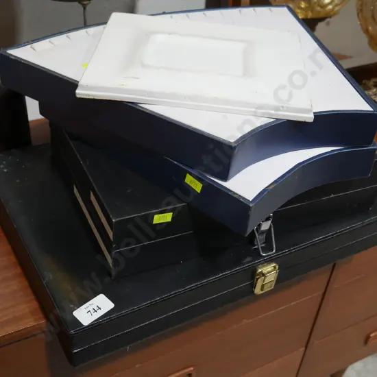 Jewellery display cases etc