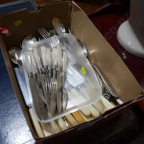 Assorted cutlery