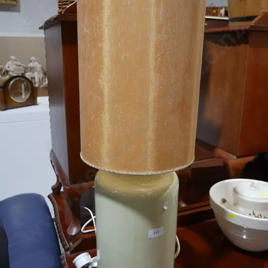 Benhar pottery table lamp