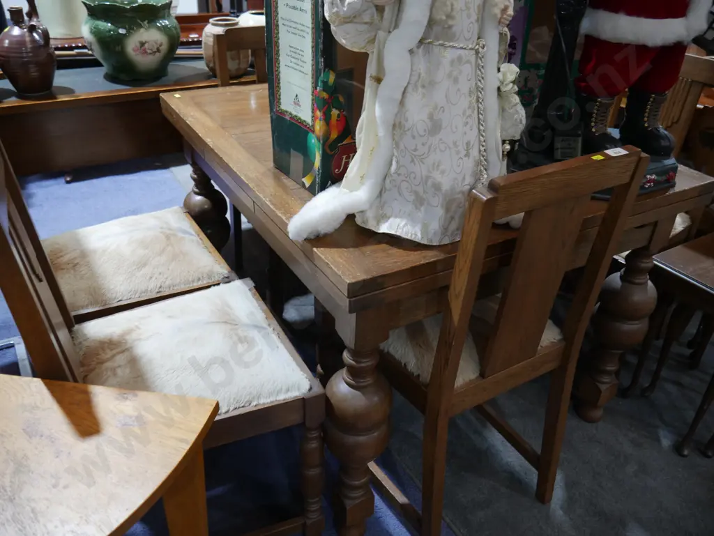 Oak dining table and 6 chairs Image 1++