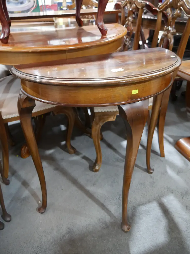 Half round hall table Image 1++