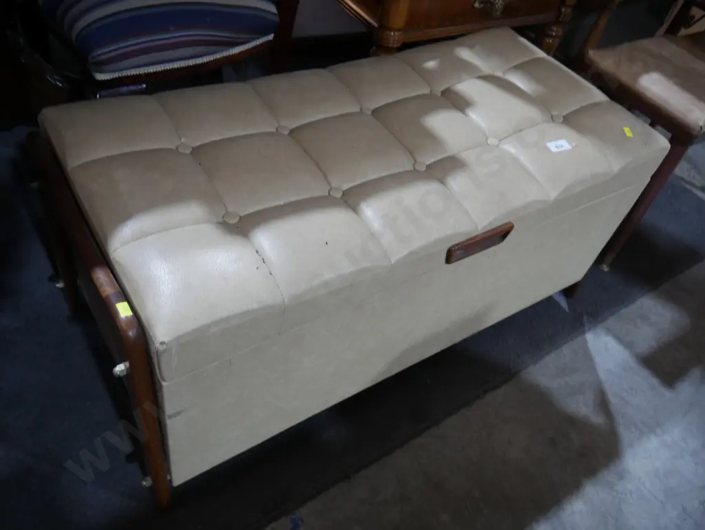 padded blanket box Image 1++