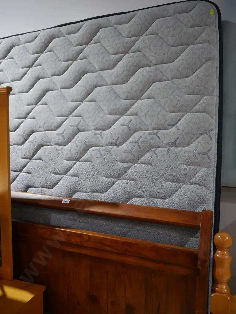 Queen bed & headboard Image 1++