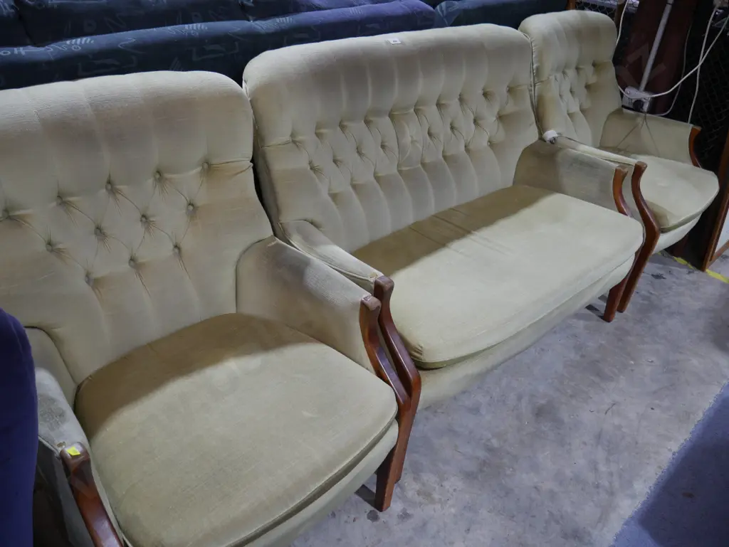 3 piece lounge suite Image 1++