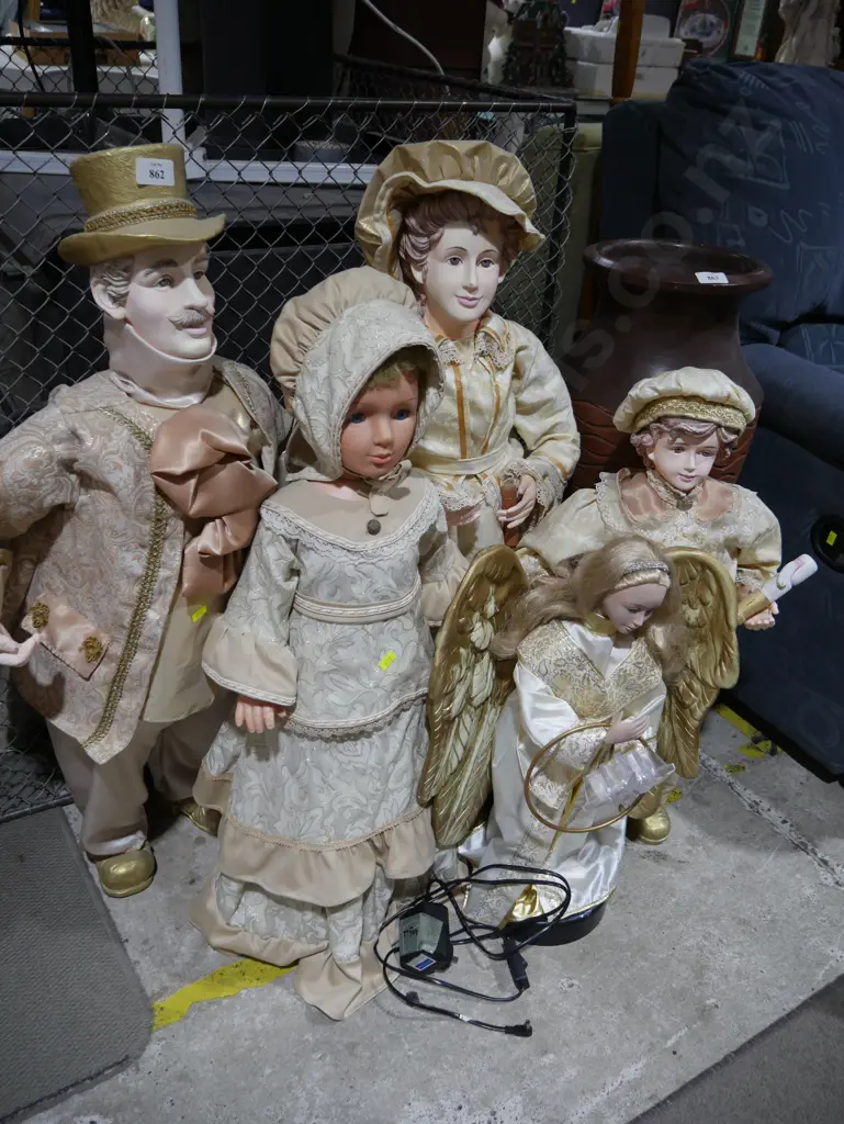 Group of dolls Image 1++
