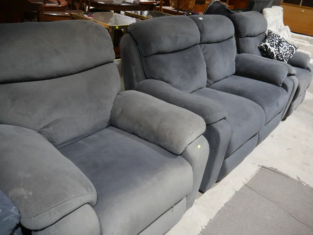 3 piece lounge suite Image 1++