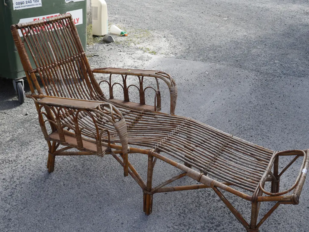 Cane lounger Image 1++