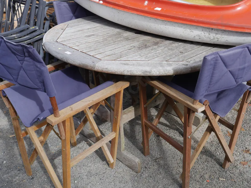 Wooden outdoor table and 4 folding chairs Image 1++