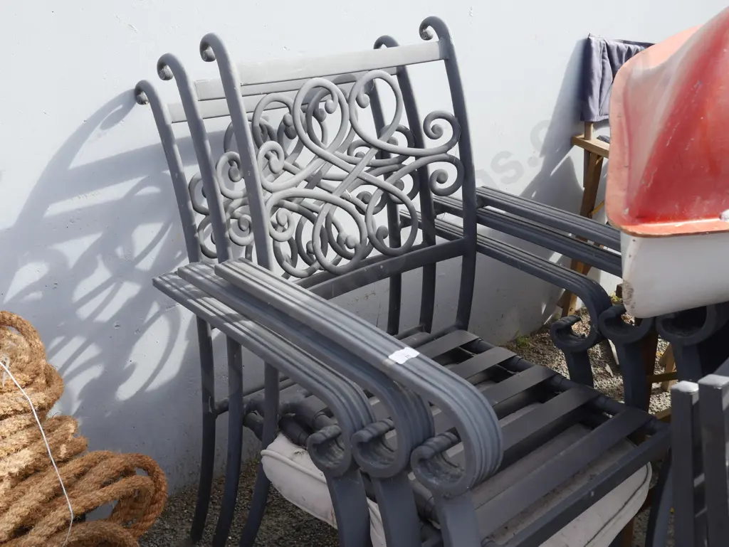 3 outdoor chairs Image 1++