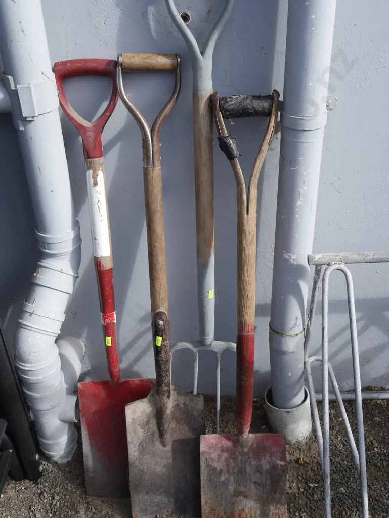 Spades, garden fork Image 1++