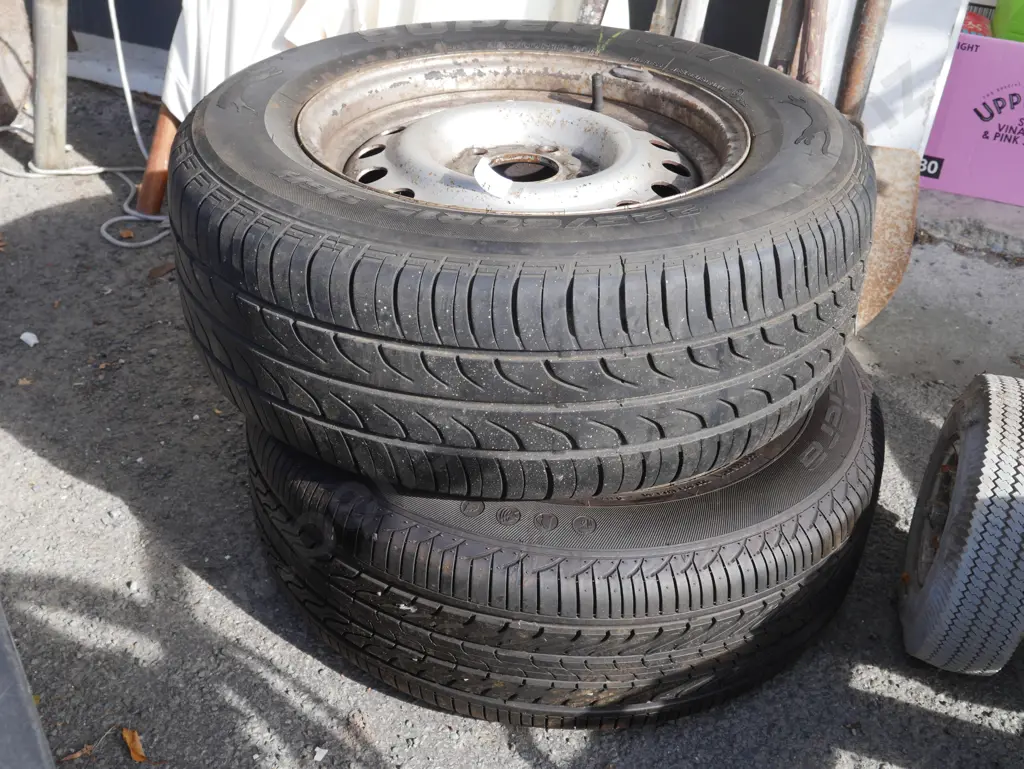 Tyres and rims 225/60/15 five stud Image 1++