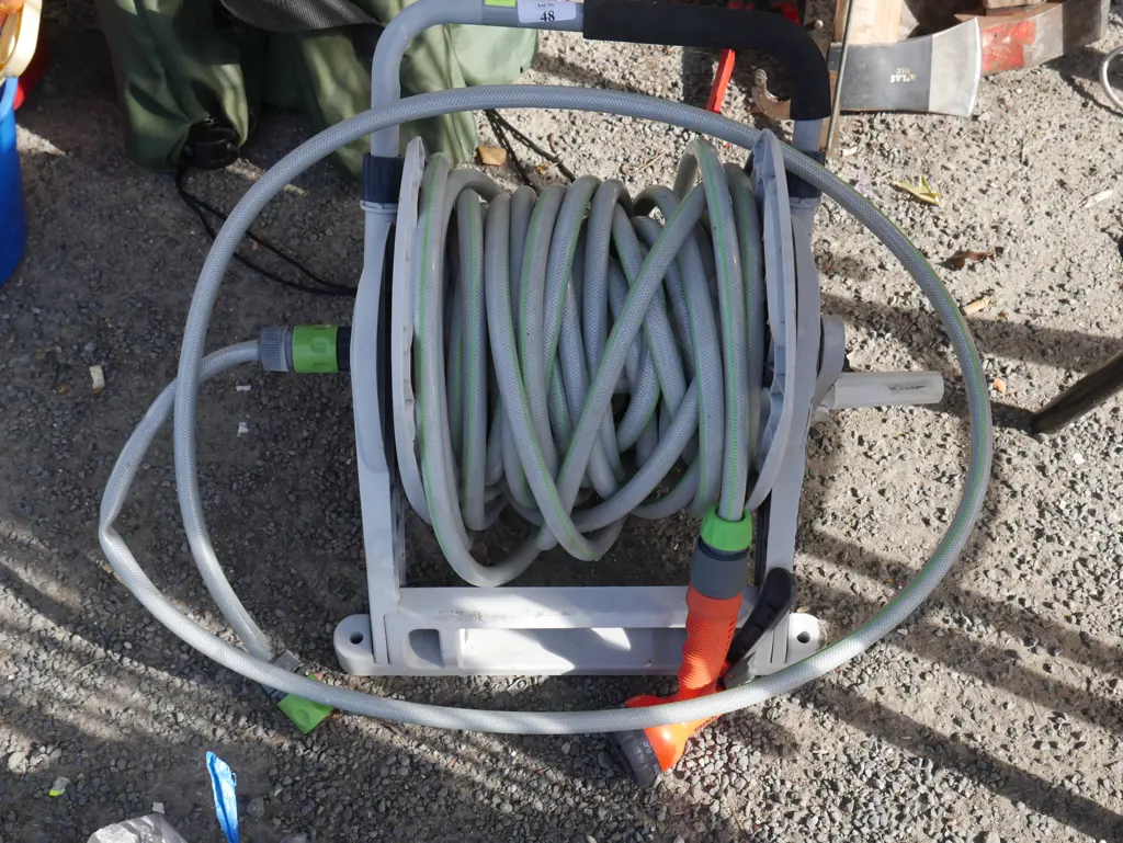 Garden hose and reel Image 1++