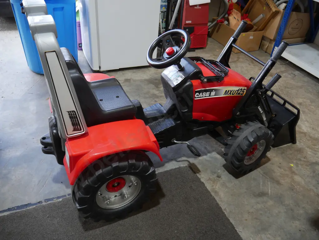 Child's ride on pedal loader Image 1++