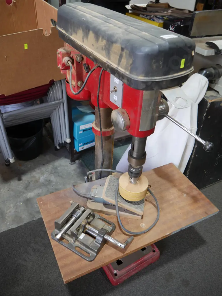 Large drill press Image 1++