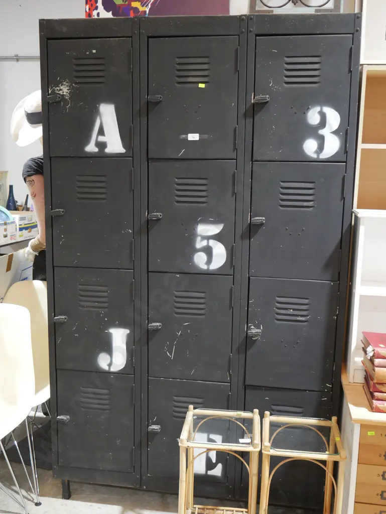 Set of lockers Image 1++