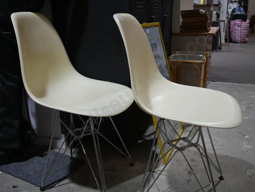 Two dining chairs Image 1++