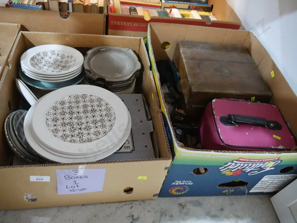 3 boxes sundries etc Image 1++