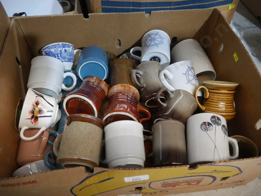 Box of mugs Image 1++