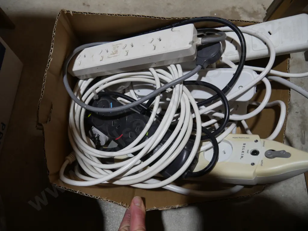 Box of multibox plugs etc Image 1++