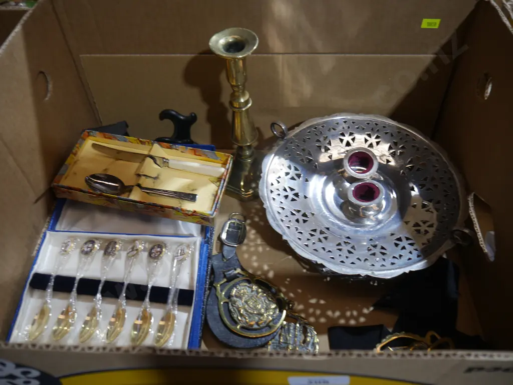Horse brasses. Cased teaspoons etc Image 1++