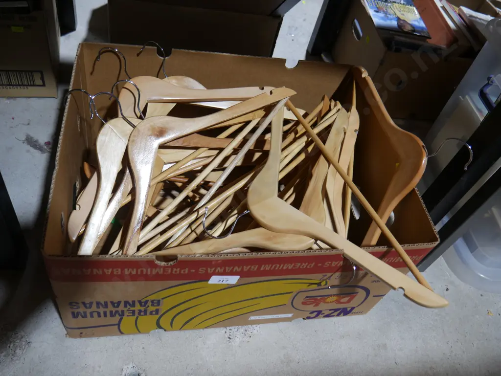 Wooden coat hangers Image 1++