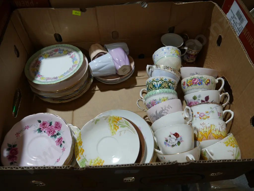 Assorted cups and saucers Image 1++