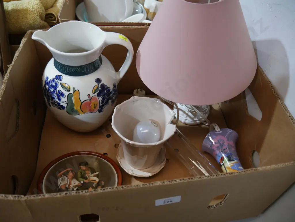 Table lamp, jug etc Image 1++