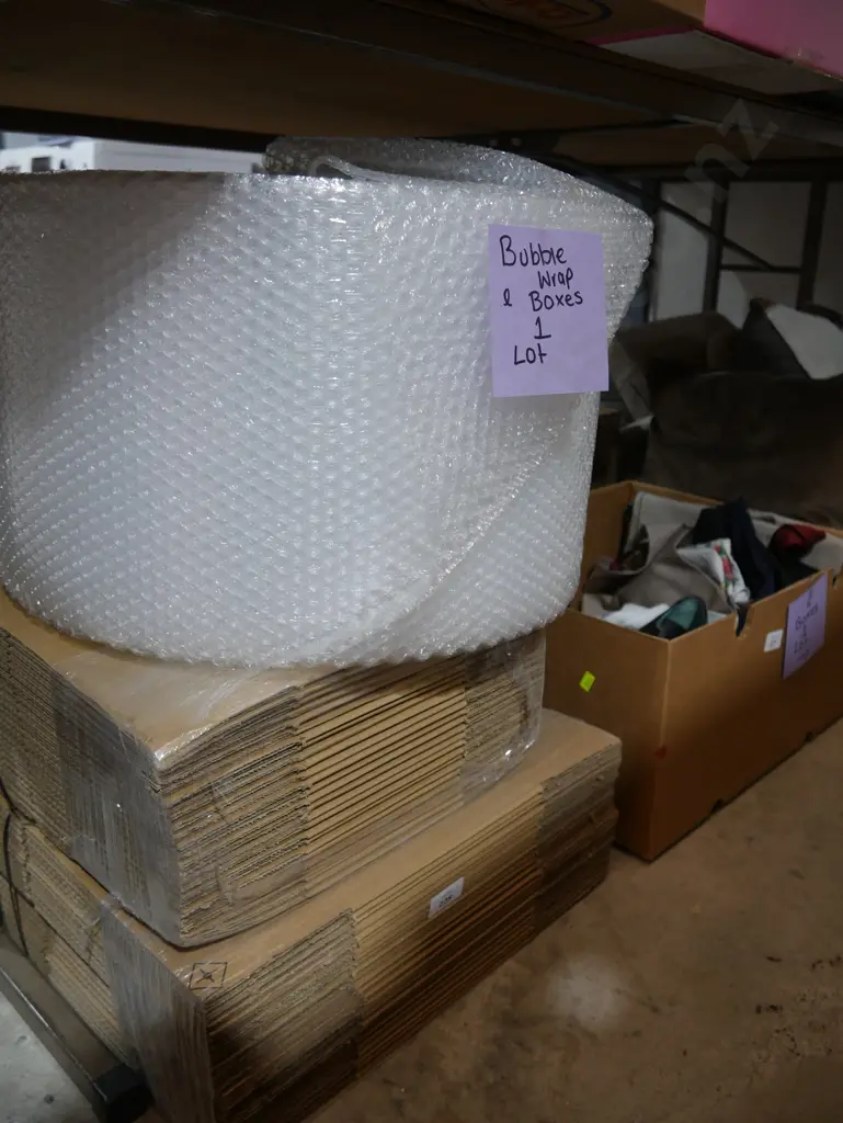 Bubble wrap and boxes Image 1++