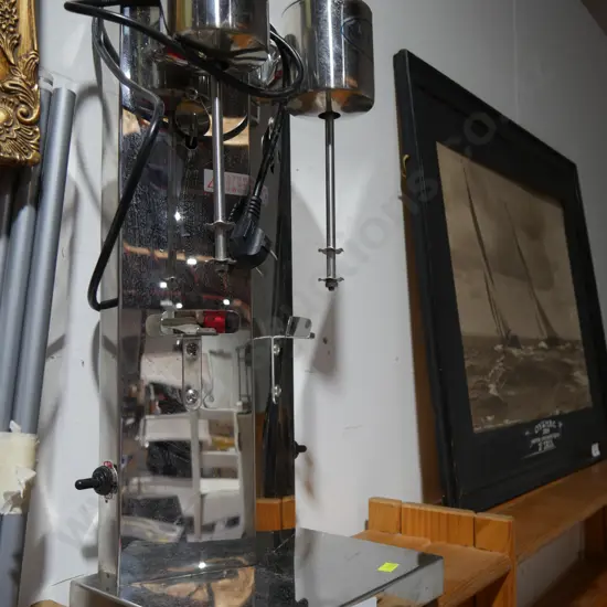 Dual milkshake machine